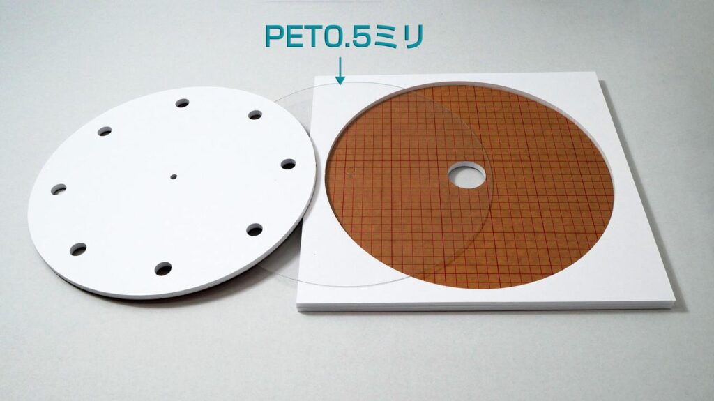 ターンテーブルの土台にPETを貼りこむ