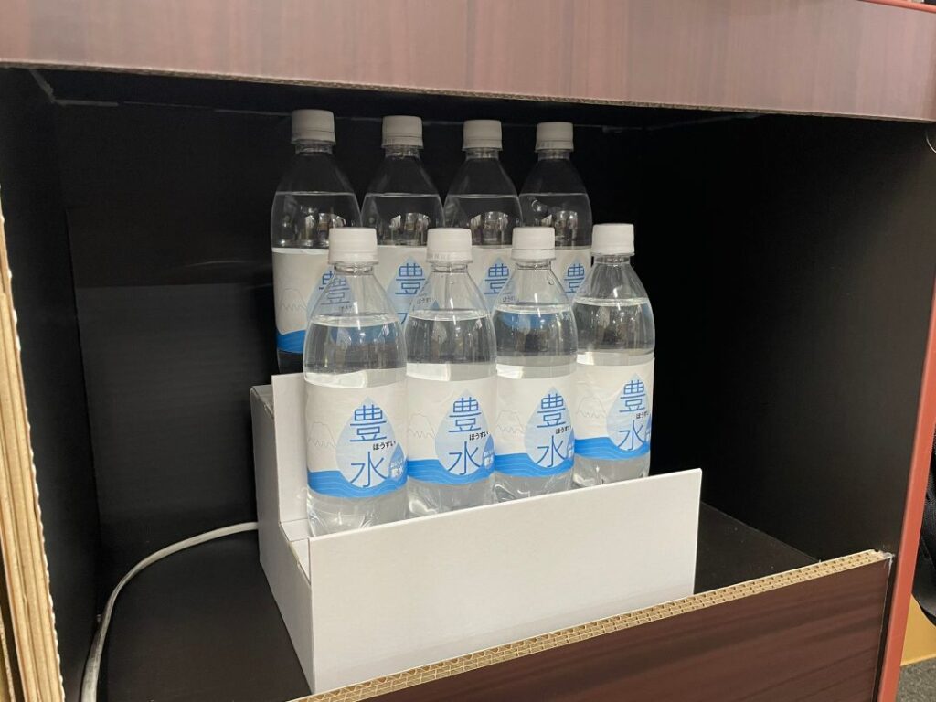 光らせず暗いところに置く